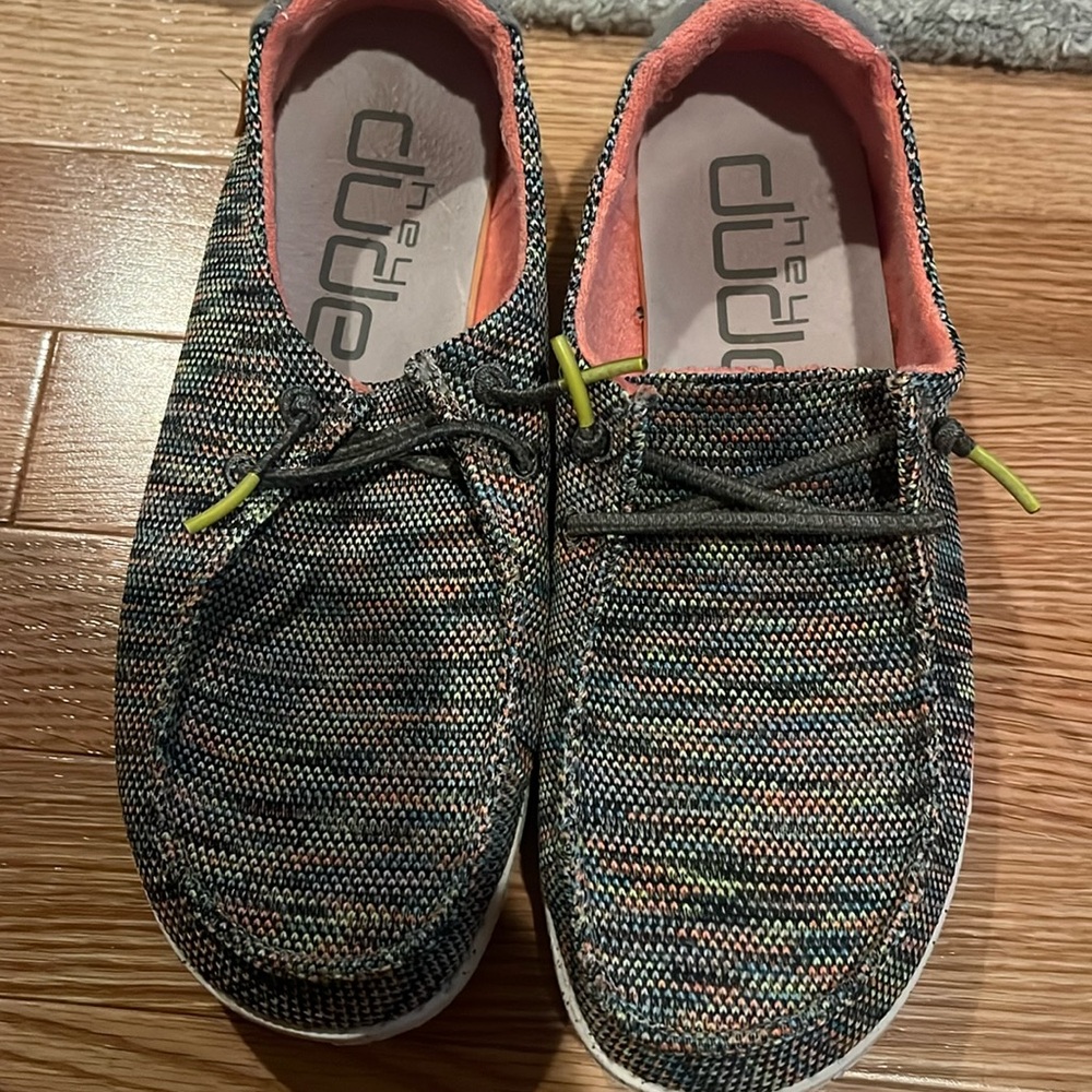 Hey dudes multi color size 7